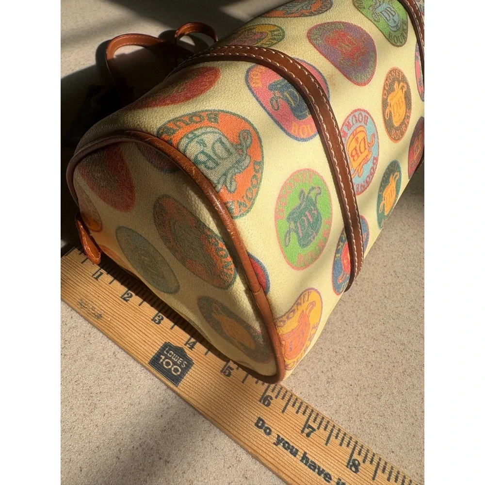 Dooney Bourke IT‎ Stamp Barrel Bag Womens Purse Cream Leather Vintage Y2K Heart